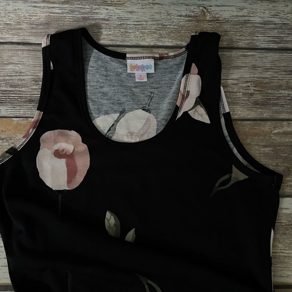 LularoeĀ TankĀ Topāā - Picture 3 of 5
